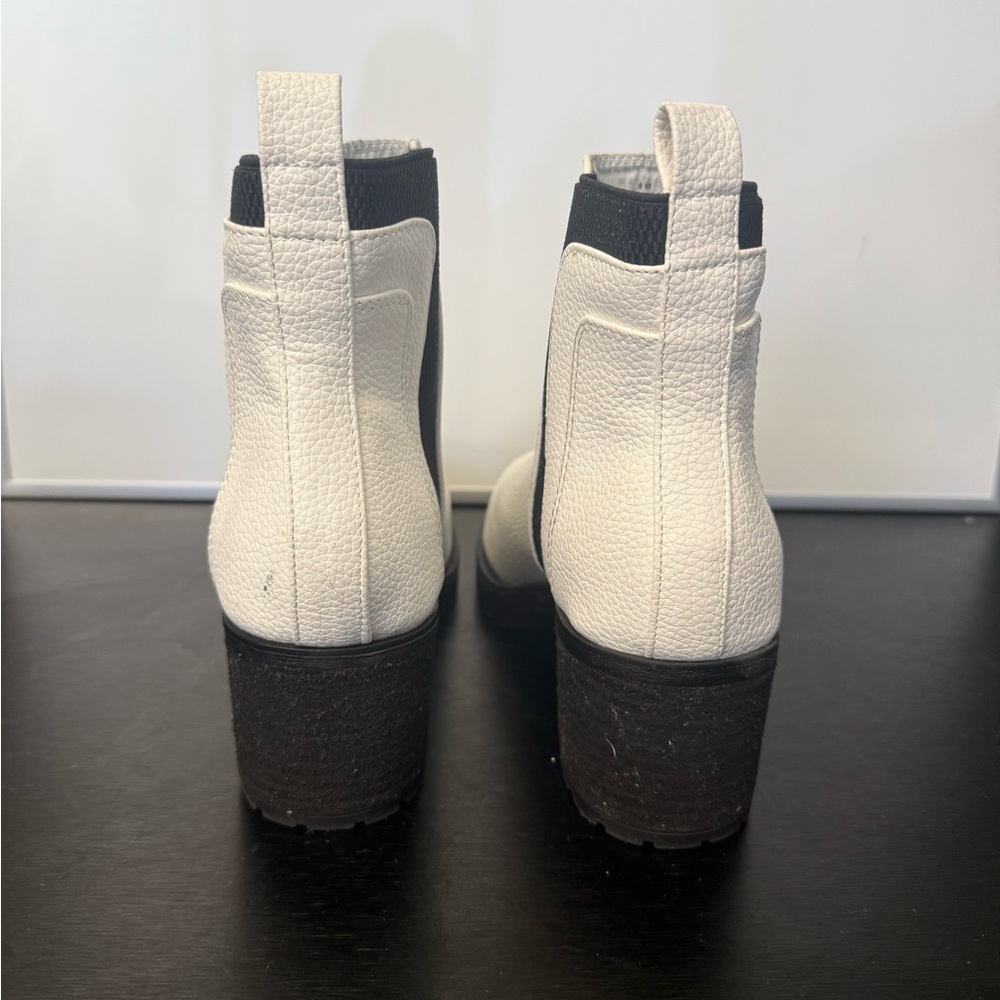 White Pebbled Leather Ankle Boots | Chunky Heel Lug Sole | Modern Minimal Size 8 - Picture 9 of 15
